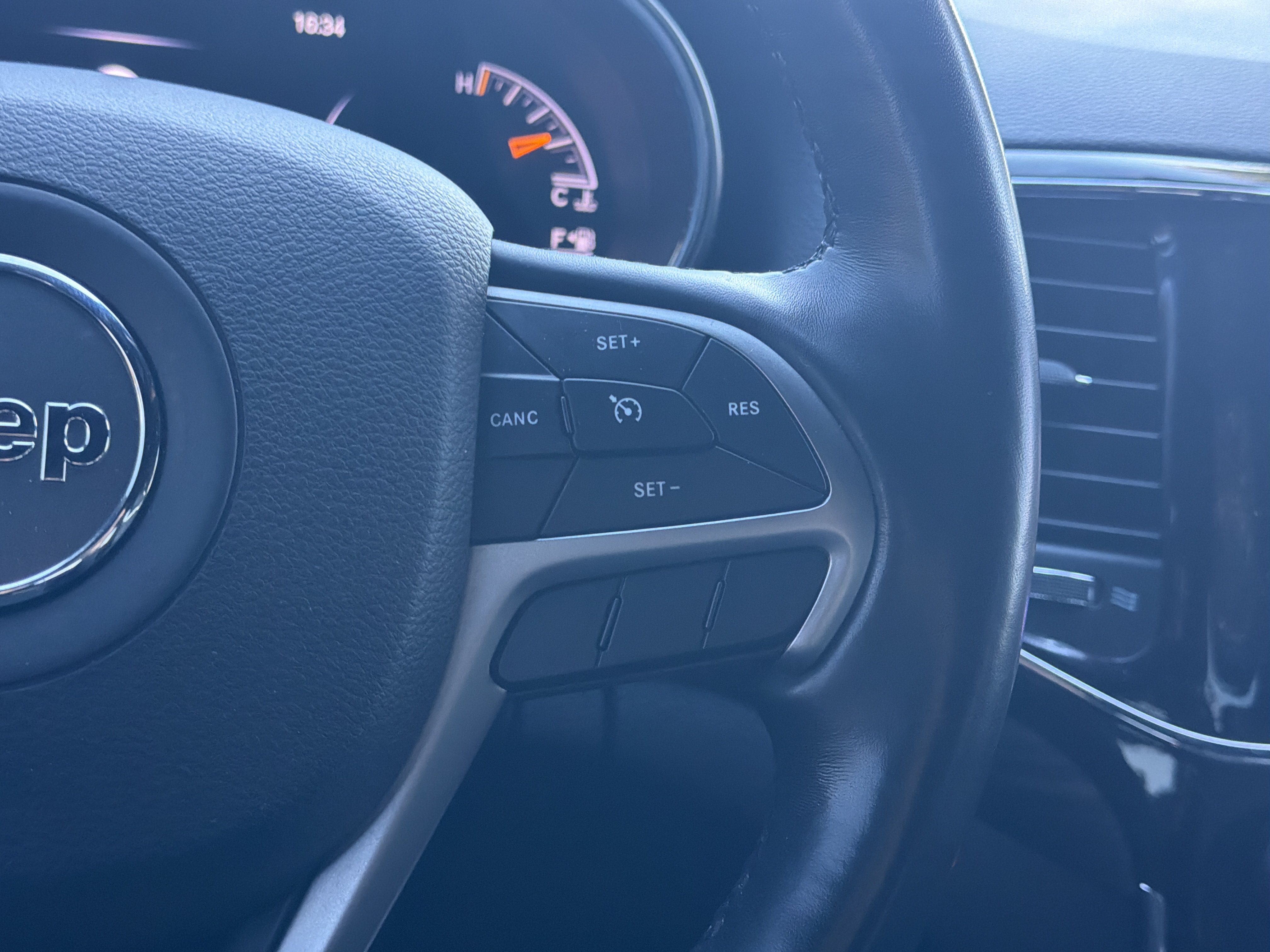 Used 2020 Jeep Grand Cherokee Altitude AWD/4WD image 19
