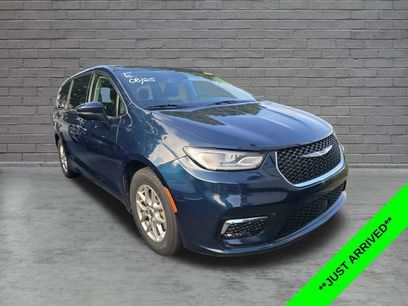 Used 2023 Chrysler Pacifica Touring-L