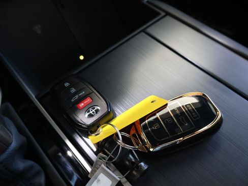 Certified 2025 Toyota Sequoia Platinum AWD/4WD image 51