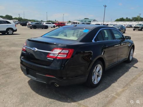 Used 2018 Ford Taurus SE FWD image 3