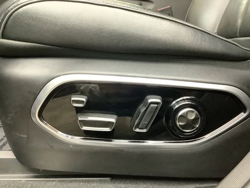 Used 2022 Jeep Grand Cherokee Overland w/ Advanced Protech Group III image 16