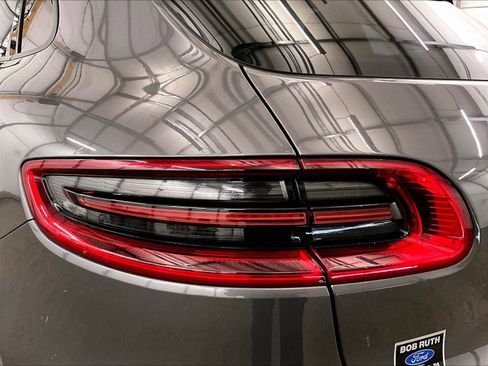 Used 2018 Porsche Macan AWD/4WD image 28