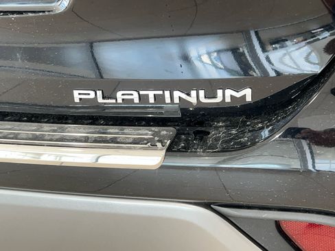 New 2026 Toyota Highlander Platinum image 10