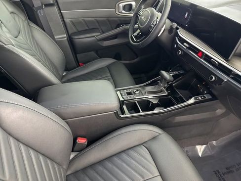 Certified 2025 Kia Sorento SX Prestige AWD/4WD image 23