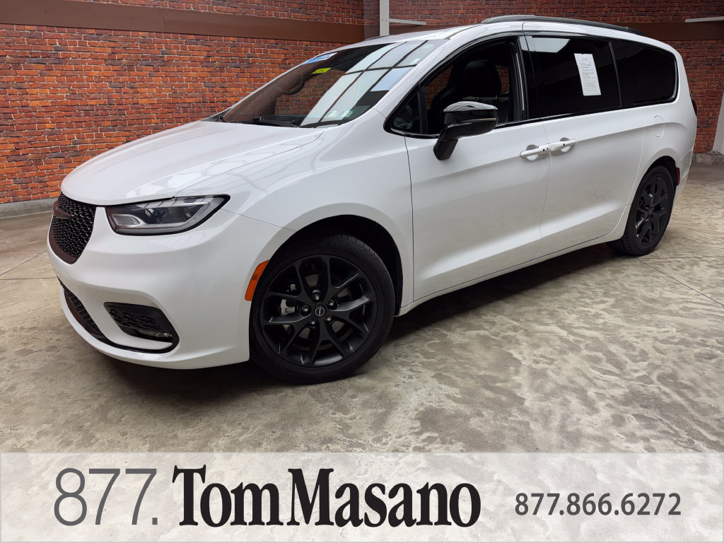 Used 2025 Chrysler Pacifica Limited FWD image 1