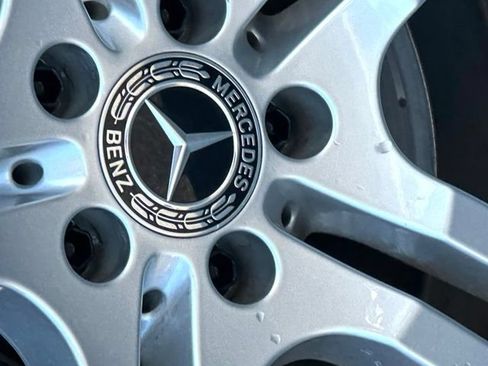 Used 2021 Mercedes-Benz GLB 250 4MATIC image 16