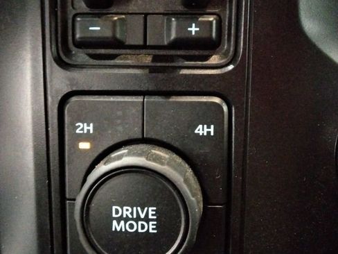 Used 2024 Ford F250 Platinum image 16