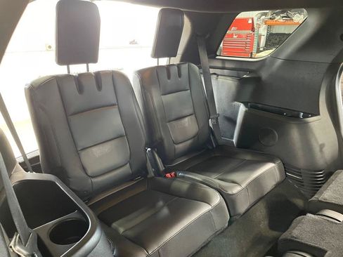 Used 2017 Ford Explorer XLT w/ Equipment Group 202A AWD/4WD image 24
