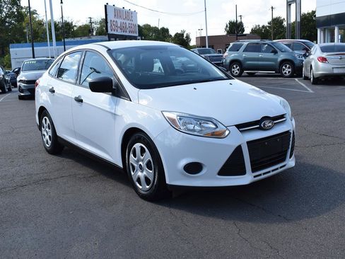 Used 2014 Ford Focus S image 3