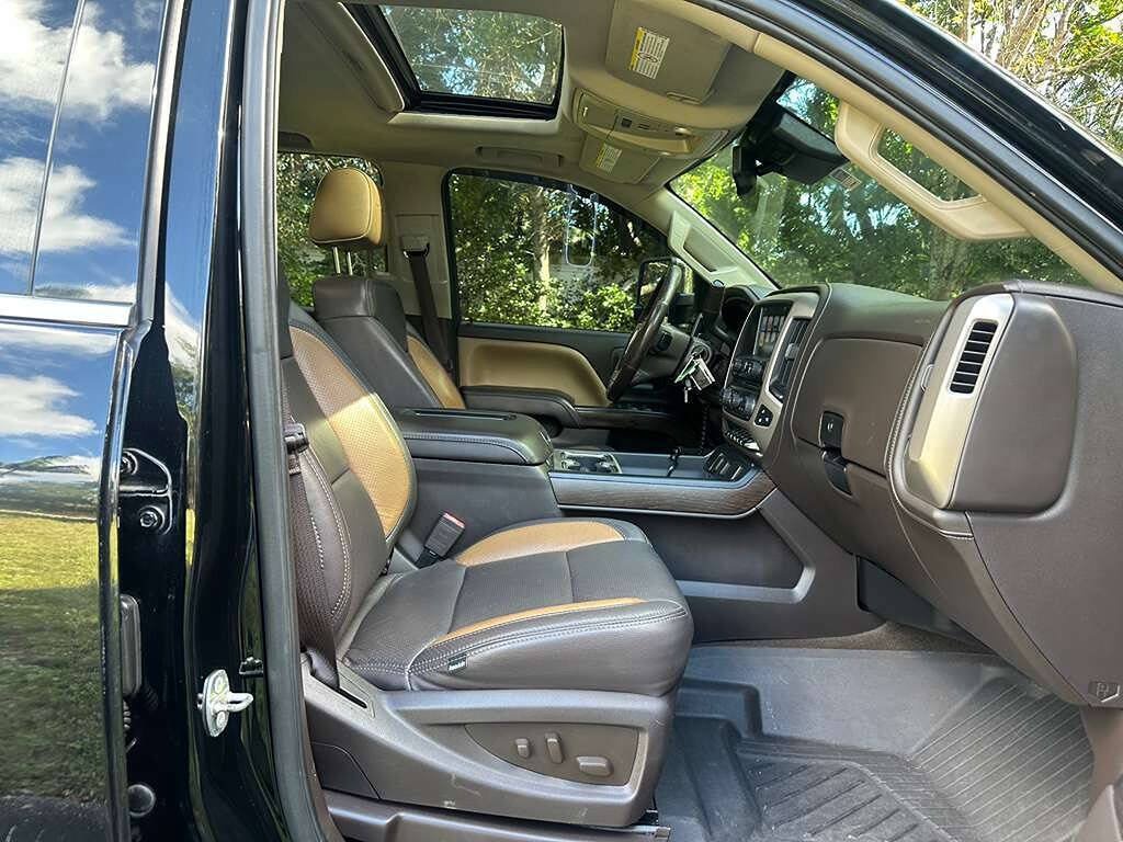 Used 2017 GMC Sierra 2500 Denali w/ Duramax Plus Package AWD/4WD image 13