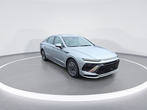 New 2025 Hyundai Sonata SEL FWD image 2