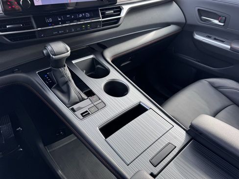 Used 2022 Toyota Sienna XSE image 35