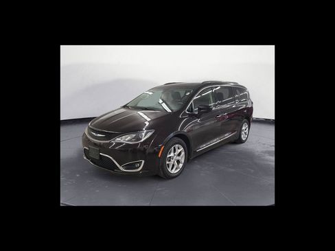 Used 2018 Chrysler Pacifica Touring-L Plus FWD image 2
