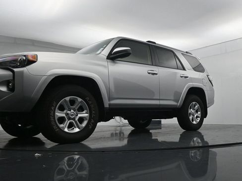Used 2024 Toyota 4Runner SR5 AWD/4WD image 31