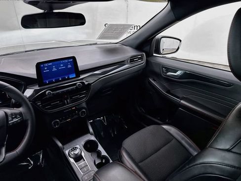 Certified 2025 Ford Escape ST-Line FWD image 21