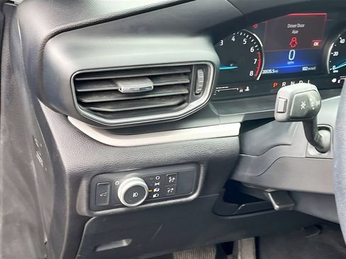 Used 2022 Ford Explorer XLT w/ Equipment Group 202A RWD image 10