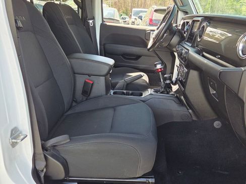 Used 2022 Jeep Wrangler Unlimited Sahara w/ Cold Weather Group image 15