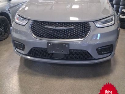 Used 2025 Chrysler Pacifica Limited