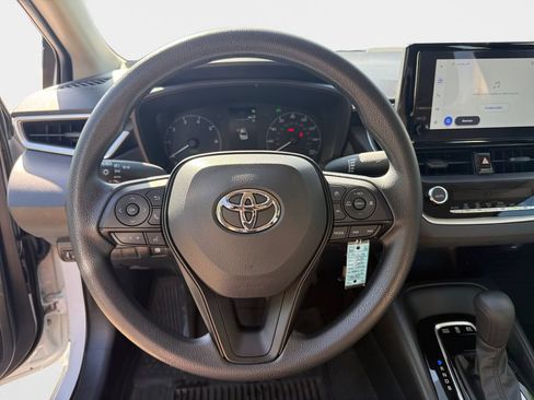 Used 2025 Toyota Corolla LE FWD image 11