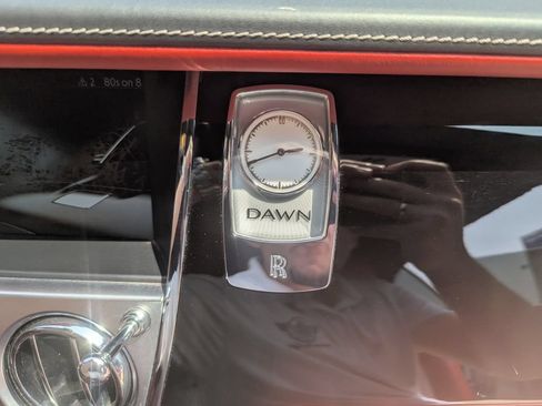 Used 2018 Rolls-Royce Dawn RWD image 48