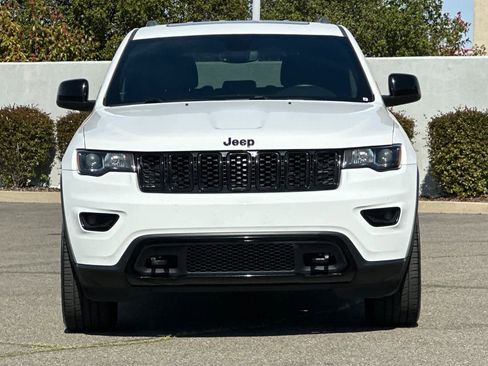 Used 2019 Jeep Grand Cherokee Laredo image 10
