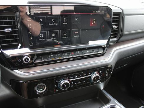 Used 2024 GMC Sierra 1500 SLT image 6