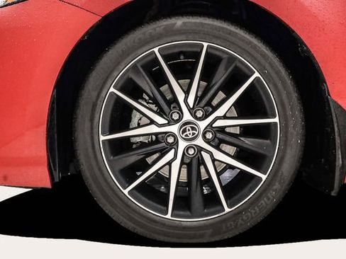 Used 2022 Toyota Camry SE w/ Cold Weather Package image 9