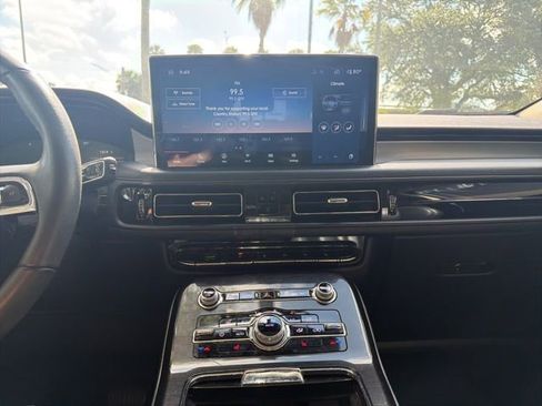 Used 2022 Lincoln Nautilus FWD w/ Premium Package image 8