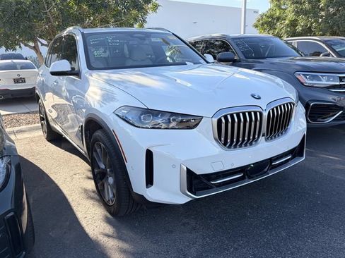 Used 2024 BMW X5 sDrive40i w/ Premium Package RWD image 3
