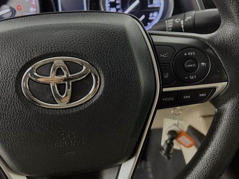 Used 2021 Toyota Camry LE image 20