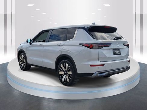 New 2026 Mitsubishi Outlander SE image 4