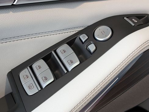 New 2026 BMW X7 xDrive40i w/ Premium Package image 13