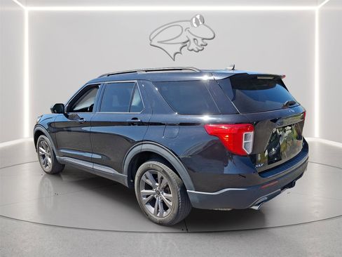 Used 2022 Ford Explorer XLT w/ Equipment Group 202A AWD/4WD image 3