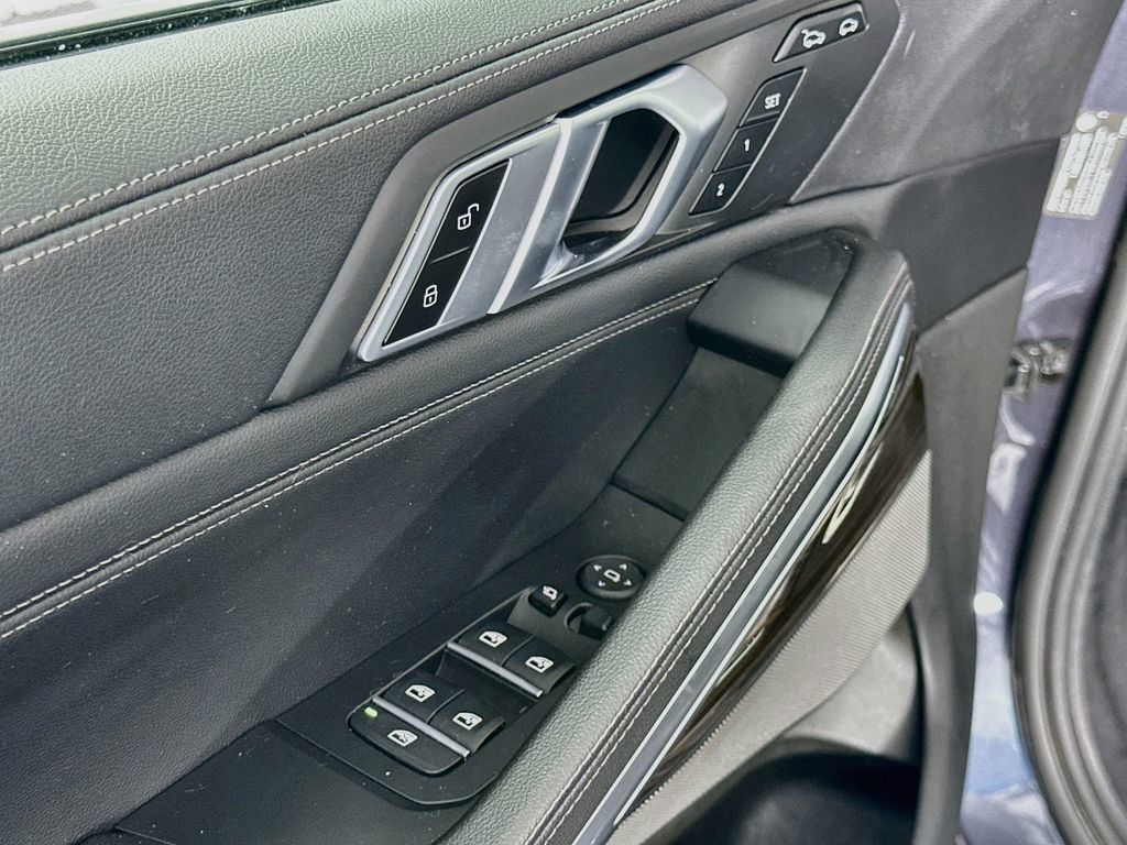 Used 2020 BMW X6 sDrive40i w/ M Sport Package RWD image 18