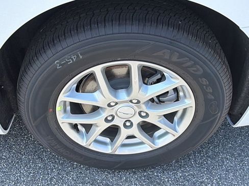 New 2027 Chrysler Pacifica LX FWD image 12