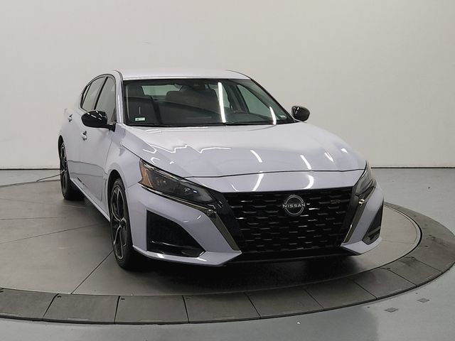 Used 2024 Nissan Altima 2.5 SR FWD image 3
