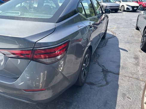 Used 2025 Nissan Versa SV FWD image 10