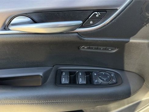 Used 2017 Cadillac XT5 Luxury image 32