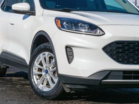 Used 2020 Ford Escape SE image 12