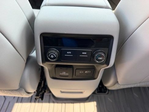 Used 2021 GMC Acadia SLT FWD image 11