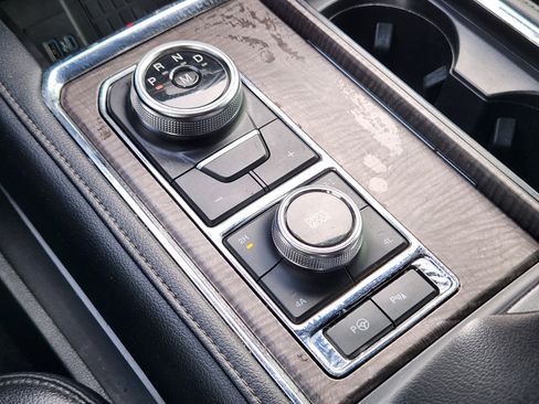 Used 2021 Ford Expedition Max Limited image 18