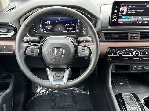 Certified 2025 Honda Pilot Elite image 18