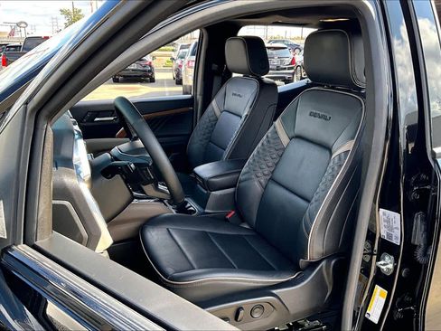 Certified 2023 GMC Canyon Denali w/ Denali Black Edition image 7