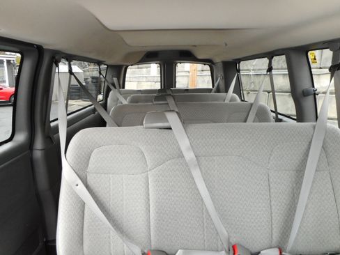 Used 2016 Chevrolet Express 3500 LT w/ LT Preferred Equipment Group image 25