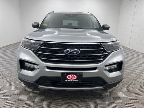 Used 2022 Ford Explorer XLT w/ Equipment Group 202A AWD/4WD image 3