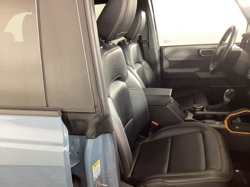 Used 2022 Ford Bronco Badlands image 9