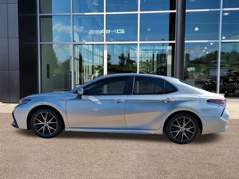 Used 2023 Toyota Camry SE image 8