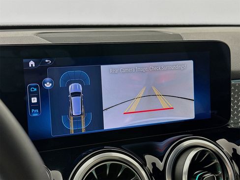 Certified 2025 Mercedes-Benz GLB 250 4MATIC image 15