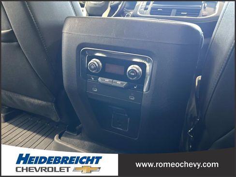 Used 2023 GMC Yukon SLT w/ SLT Premium Package AWD/4WD image 18