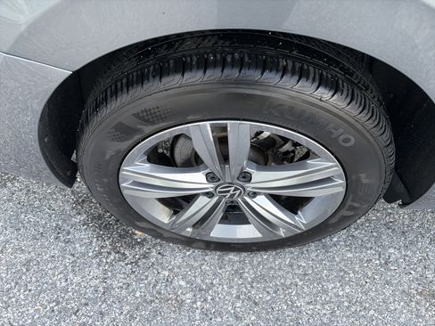 Used 2024 Volkswagen Jetta SE FWD image 11